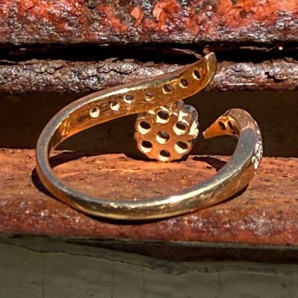 Vintage Genuine Diamond Flower Ring 14k Gold Size: 8 - Picture 7 of 8
